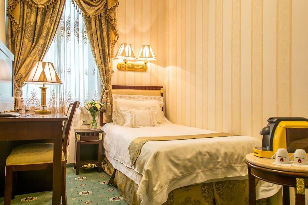 Palace Hotel Polom Жиліна Екстер'єр фото