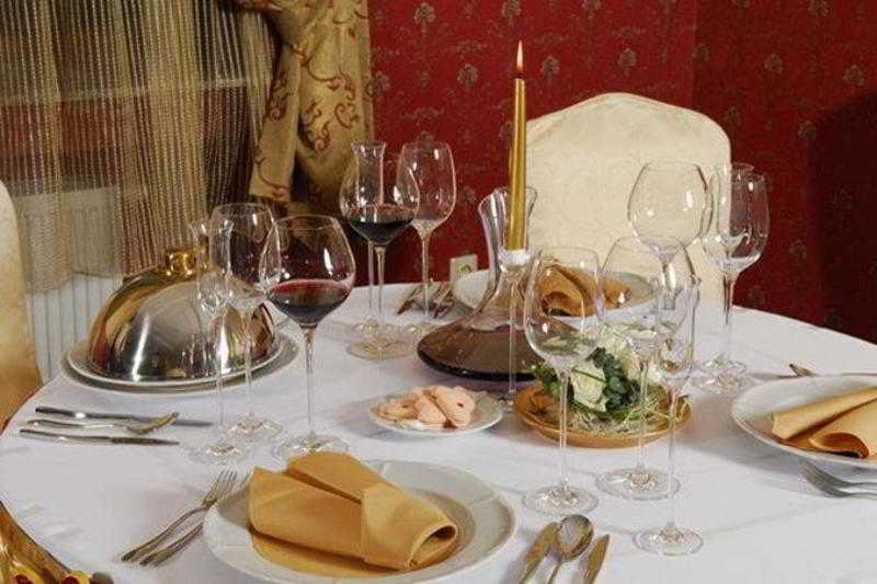 Palace Hotel Polom Жиліна Ресторан фото