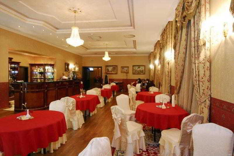 Palace Hotel Polom Жиліна Ресторан фото