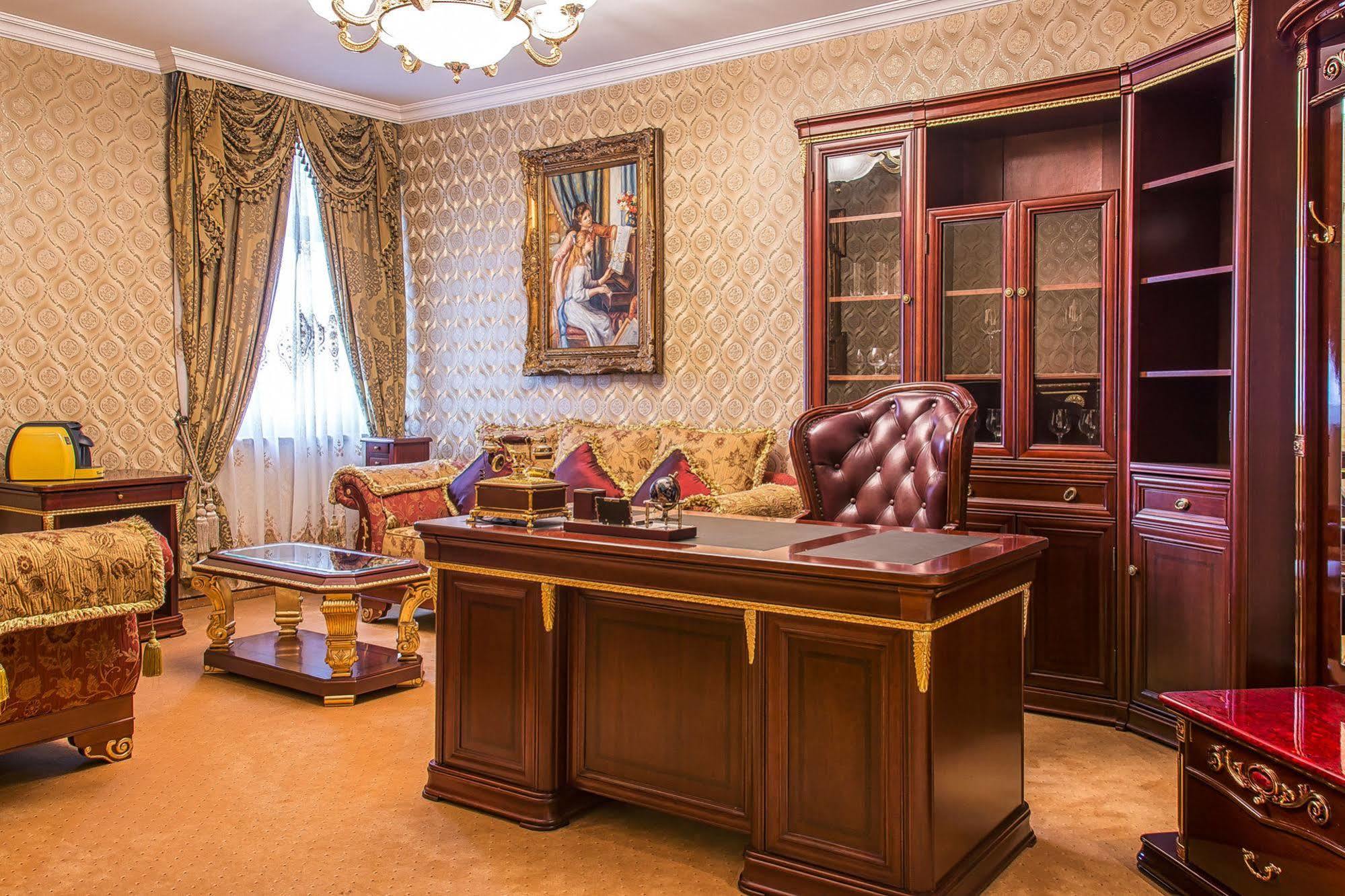 Palace Hotel Polom Жиліна Екстер'єр фото