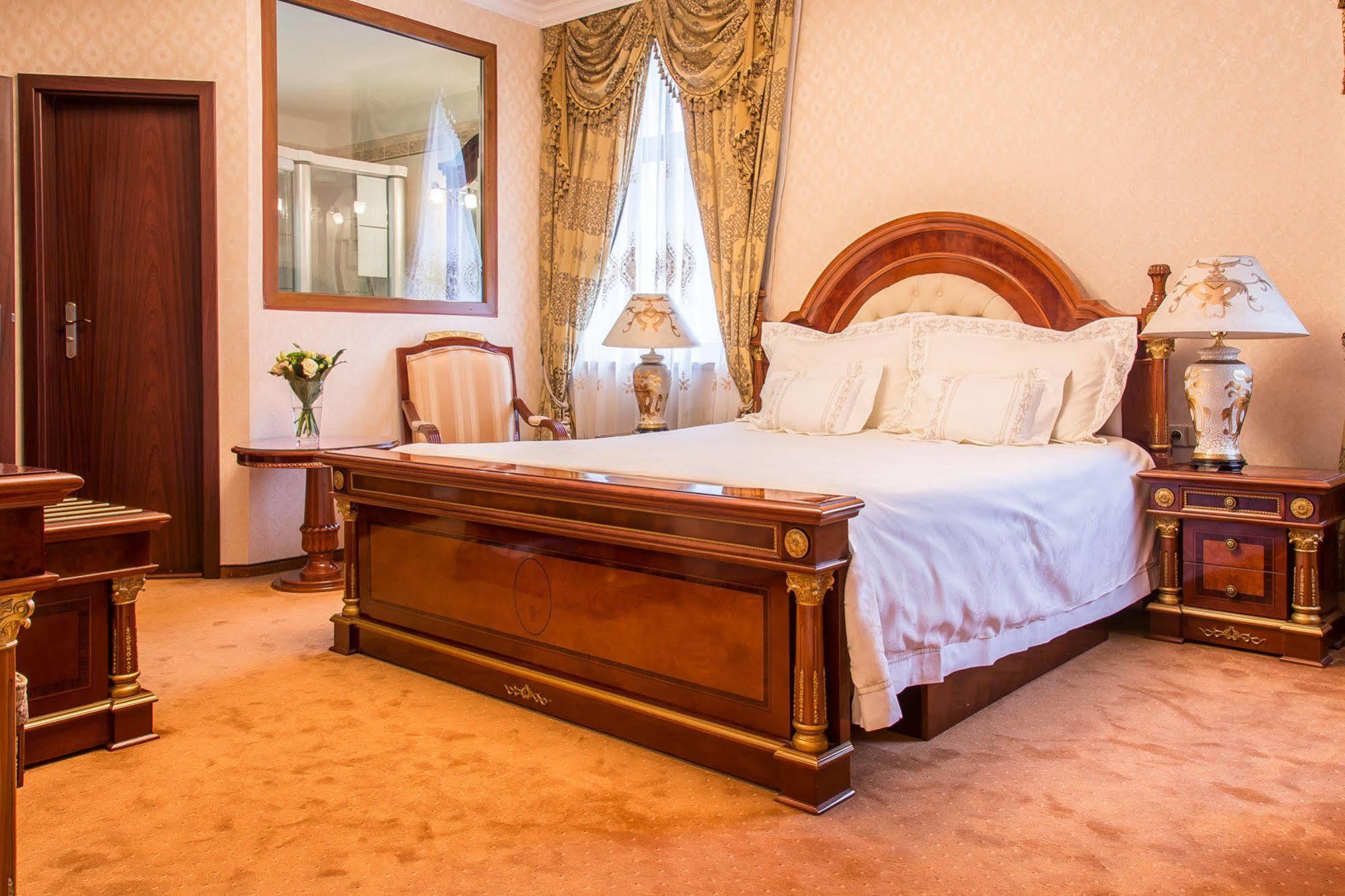 Palace Hotel Polom Жиліна Екстер'єр фото
