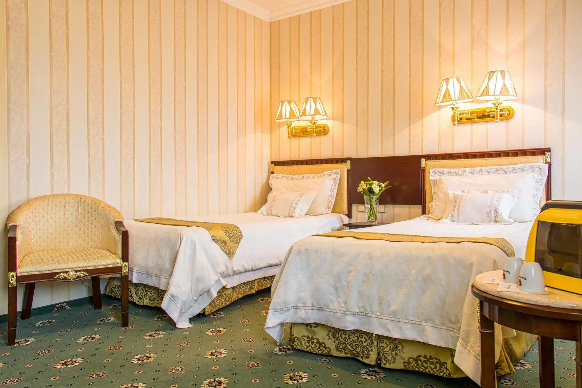Palace Hotel Polom Жиліна Екстер'єр фото