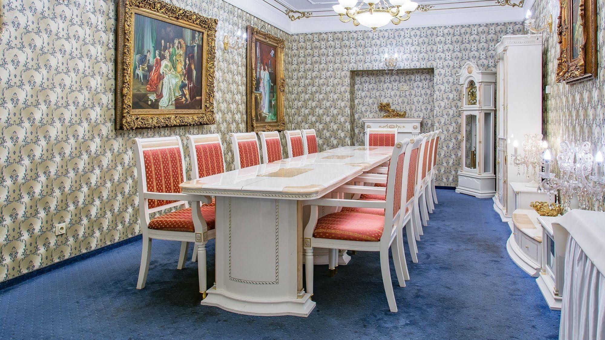 Palace Hotel Polom Жиліна Екстер'єр фото
